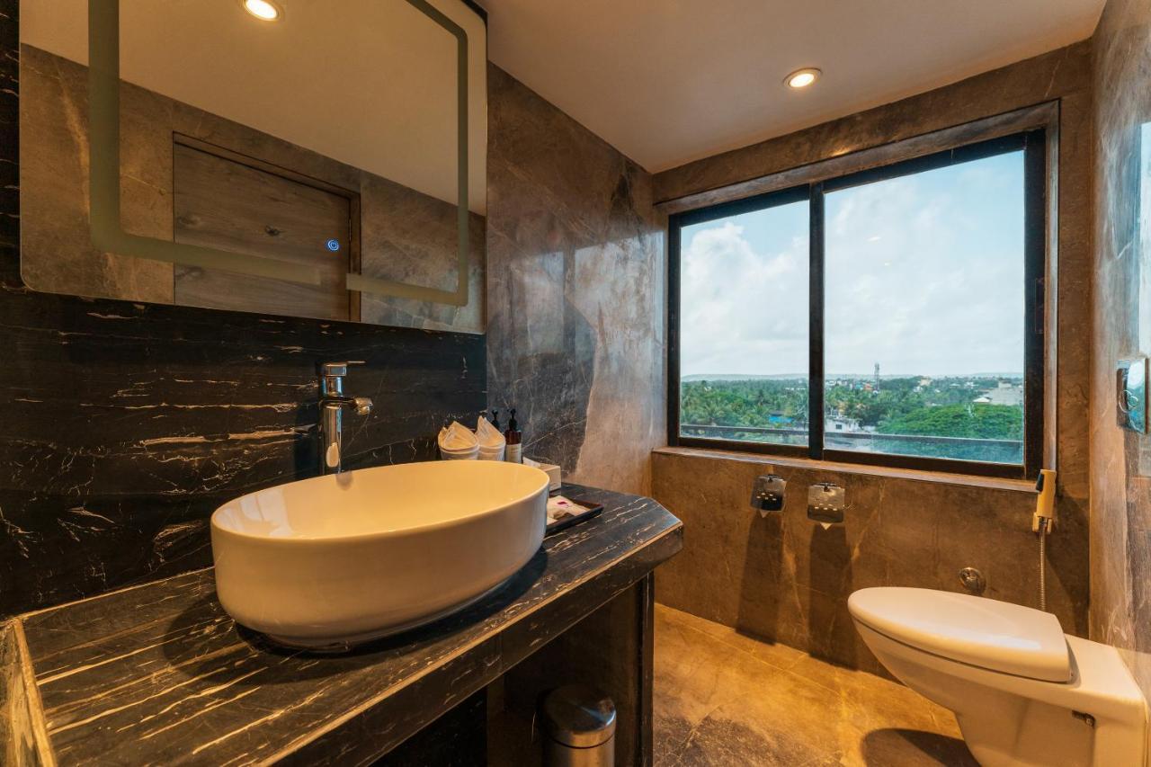 Regenta Central Imperial Candolim Goa ภายนอก รูปภาพ